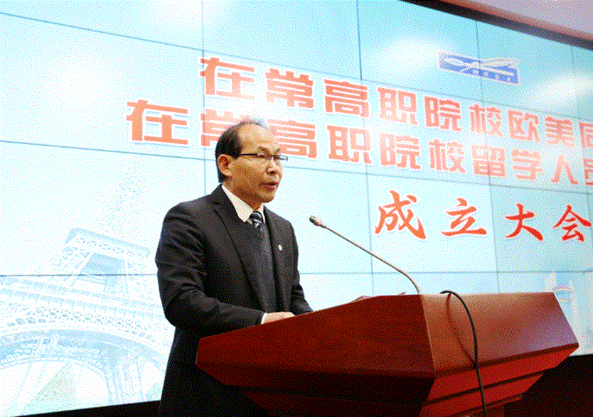 費(fèi)云生宣讀第一屆理事會(huì)理事、常務(wù)理事、會(huì)長(zhǎng)、副會(huì)長(zhǎng)選舉結(jié)果.png